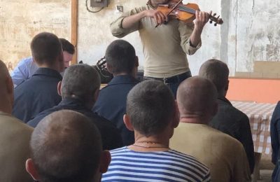 Известный новосибирский музыкант выступил перед военнослужащими в зоне проведения СВО