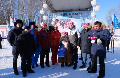 Андрей Травников вместе с тысячами новосибирцев принял участие в соревнованиях «Лыжня России»