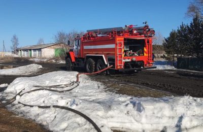 Пожарные и добровольцы ликвидировали возгорание в частном доме