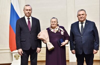 Андрей Травников в преддверии Дня весны и труда вручил государственные и региональные награды
