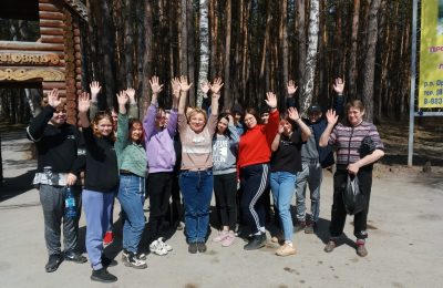 Традиционный субботник в ордынском парке «Луневка» провели студенты и преподаватели Ордынского аграрного колледжа