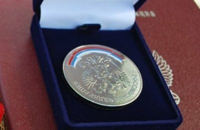 В России отличившихся выпускников школ вновь начнут награждать серебряными медалями