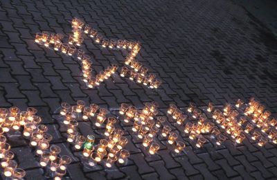 Вечером 22 июня в Ордынском у Монумента славы провели акцию «Свеча памяти»