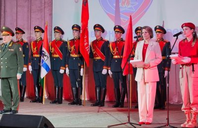 Равнение на Героев