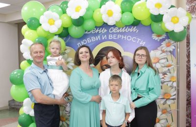 Сегодня в Ордынском районном Доме культуры прошел областной праздник – День семьи, любви и верности