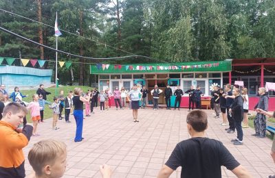 Зарядка со стражем порядка