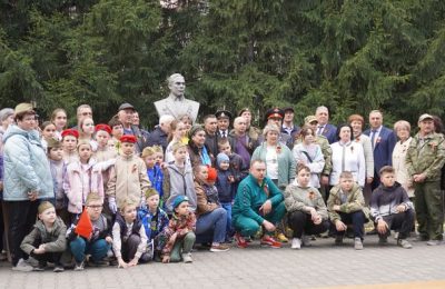 В Ордынском открыли бюст полного кавалера ордена Славы Матвея Черных