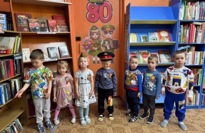 Новошарапских дошкольников научили украшать ленточки