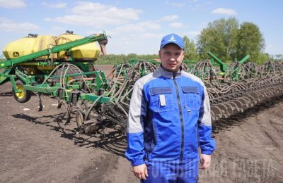 Механизатор ЗАО племзавод «Ирмень» Максим Учасов