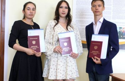 Окончили колледж с красными дипломами