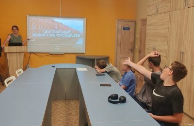 В Детской районной библиотеке состоялся познавательный час «ВМФ во всём мире»