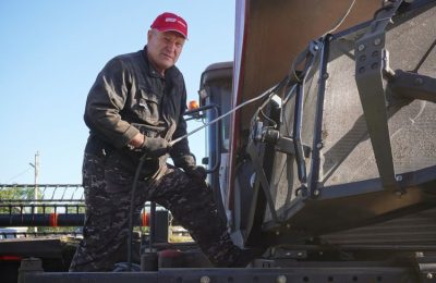 Механизатор Александр Алтунин