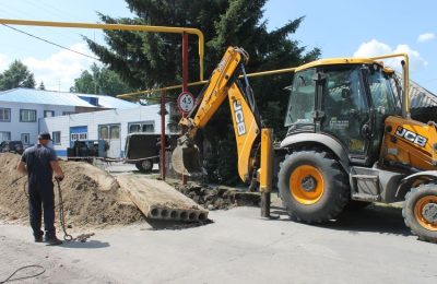В переулке Школьном р. п. Ордынское ведется плановая замена участка ветхой теплосети