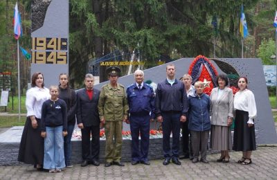 Сегодня у Монумента славы в Ордынском провели митинг, посвященный 82-й годовщине победы в Курской битве.