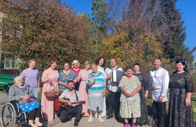 Творческие коллективы Кирзинского Дома культуры побывали в Доме милосердия в Новом Шарапе
