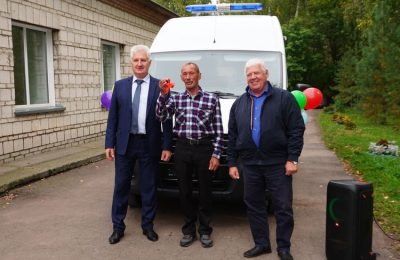 В Верх-Ирмени состоялось торжественное вручение автомобиля скорой медицинской помощи для участковой больницы