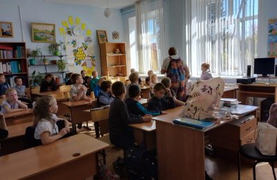 Встреча с писателем в Нижнекаменской школе