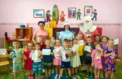 Полицейский Дед Мороз напоминает о безопасности!