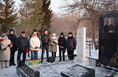 «Пять лет его нет с нами…» В Верх-Ирмени почтили память Юрия Бугакова