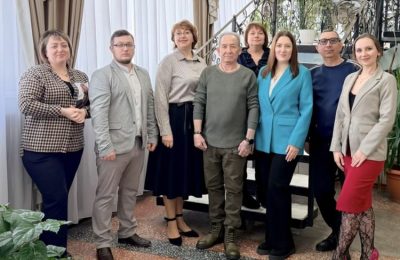 Не место красит человека, а человек место!