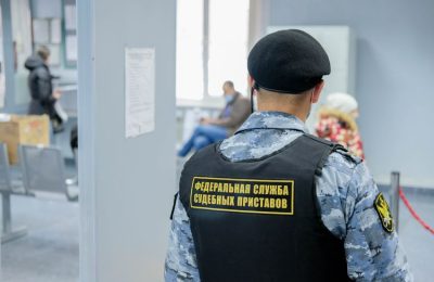 Должницу из Новосибирской области задержали при выезде за границу