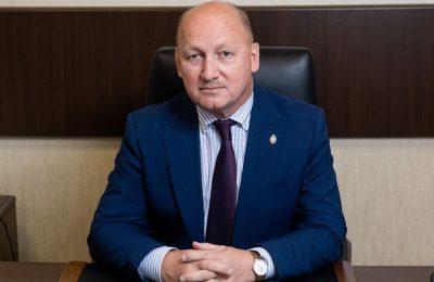 С Днем знаний поздравляет депутат Заксобрания НСО Анатолий Юданов