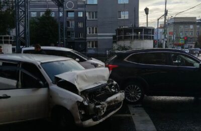 Судебный пристав спас пострадавшую в ДТП в центре Новосибирска