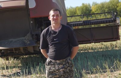 Механизатор, выпускник Ордынского аграрного колледжа Кирилл Тамбовцев