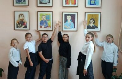 Выставка портретов великих людей России оформлена в Ордынской детской школе искусств (учебная площадка с.Кирза)