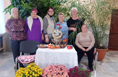 «Мы сельским женщинам хвалу поём»